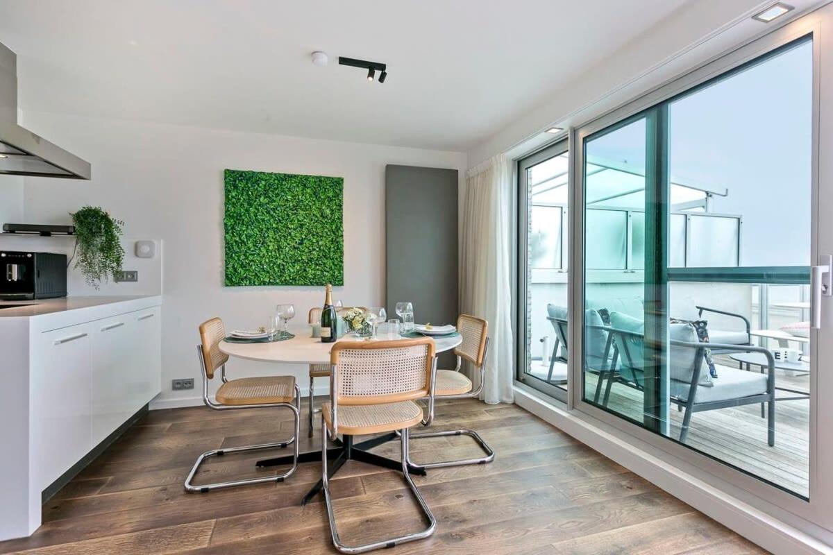 Апартаменты Modern Penthouse With Stunning Sea-View, Sauna And 2 Large Terraces! Кнокке-Хейст Экстерьер фото